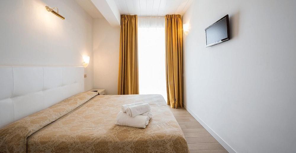 Hotel Alexander Riccione Exterior foto